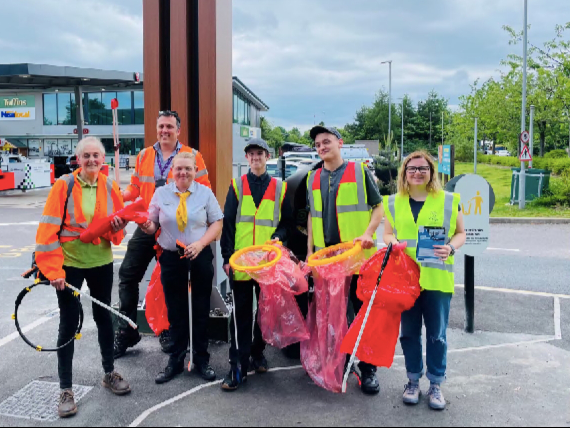 Rachel Palme, James Thompson, Sarah, Alex and Kieran from McDonalds and Councillor Amanda Jenner - Talybridge litter