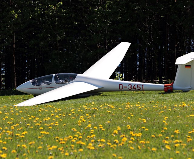 Glider crashes in field near Talgarth