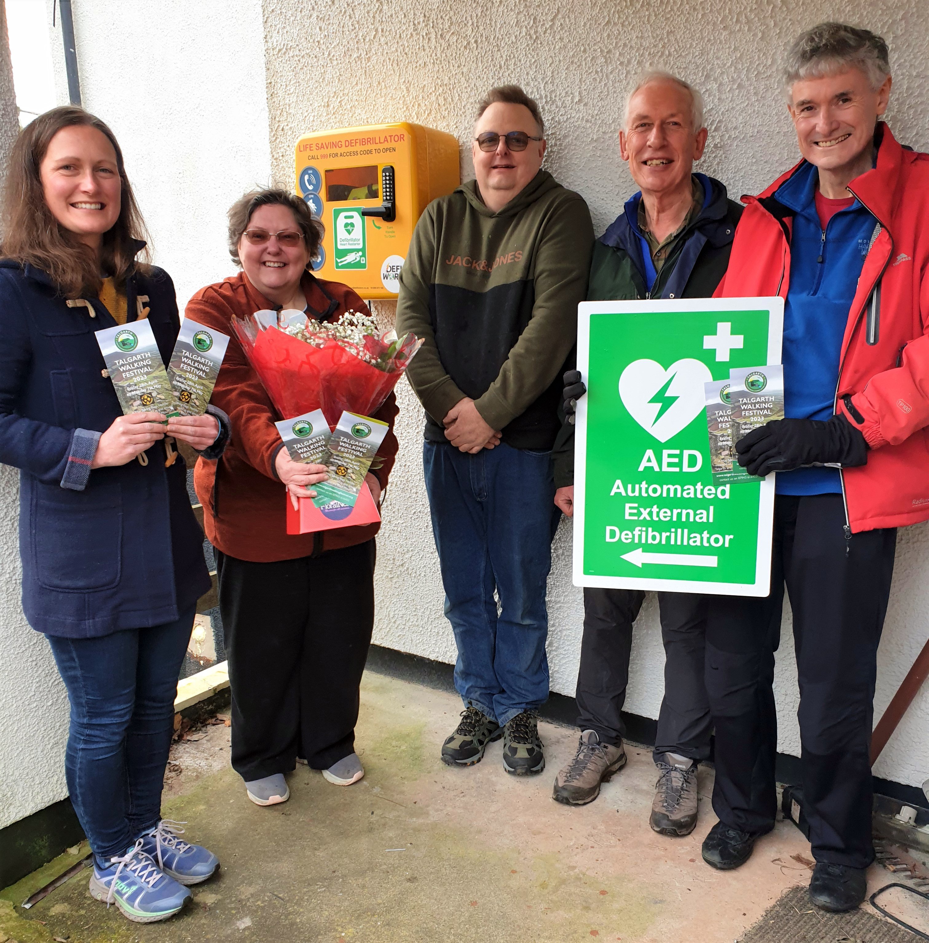 Defibrillator installed at Pengenffordd walking spot | brecon-radnor.co.uk