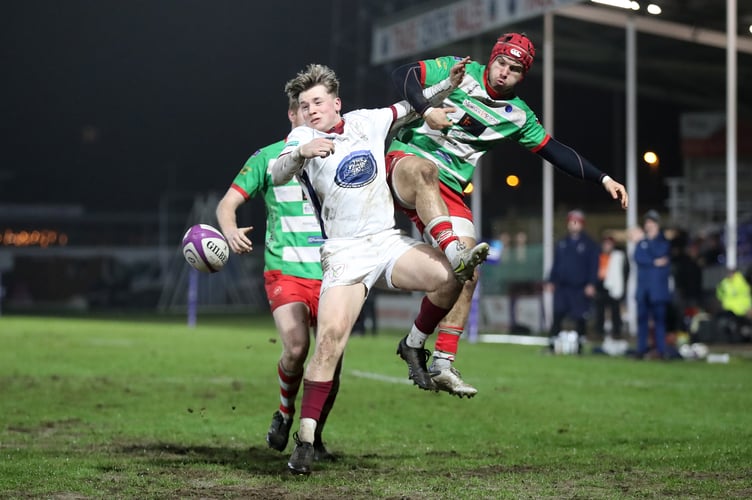 2022-23 WRU Indigo Premiership

17.03.23 Swansea v Llandovery

Harri Doel challenges for a high kick leading to Aaron Warrens 99th try for the Drovers