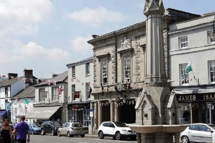 Crickhowell businesses fear loss of outdoor seating areas