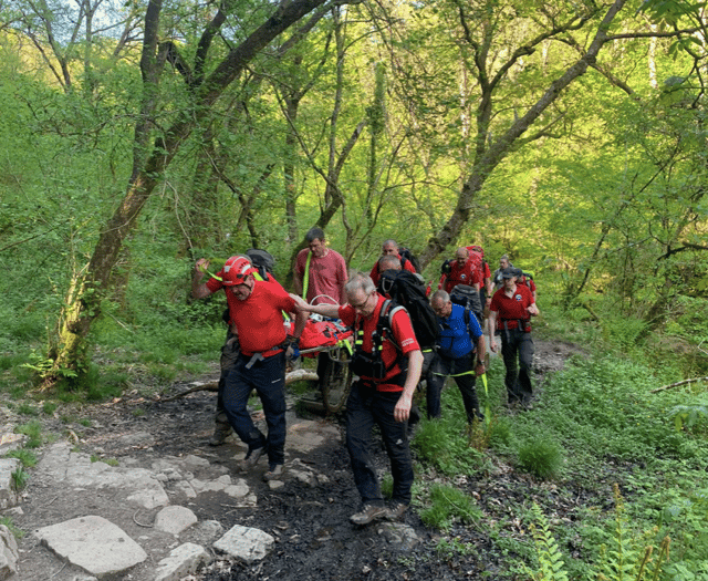 Beacons walker stretchered to safety after sustaining leg injury