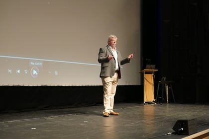 Simon Weston speaks at Brecon mental health conference 