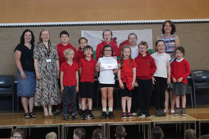 Criw Cymraeg at Ysgol y Bannau