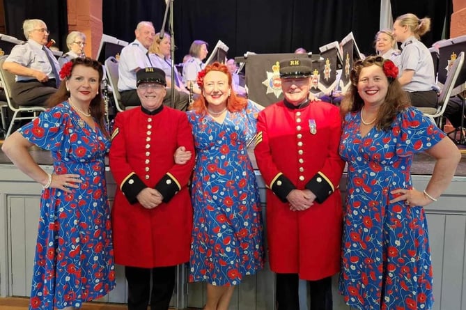 Chelsea Pensioners Sue and Mike with the Vintage Class Singeers