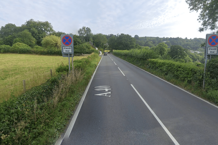 The A40 coming into Bwlch, from the Crickhowell side