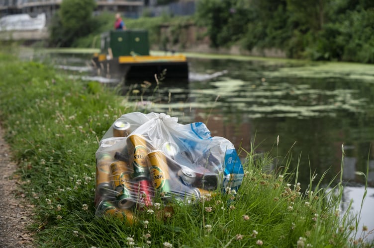 Litter collection canal