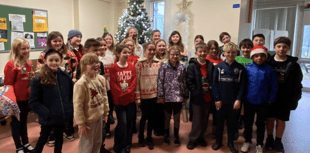 Ysgol Golwg Pen Y Fan pupils sing Christmas songs at Brecon Hospital