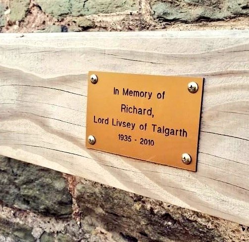 The bench dedicated by Lord Elis- Thomas in memory of his late friend, former Brecon & Radnorshire Liberal Democrat MP, Lord Livsey of Talgarth.