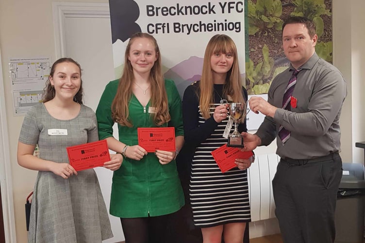 The Welsh and English Public Speaking team - Sennybridge YFC